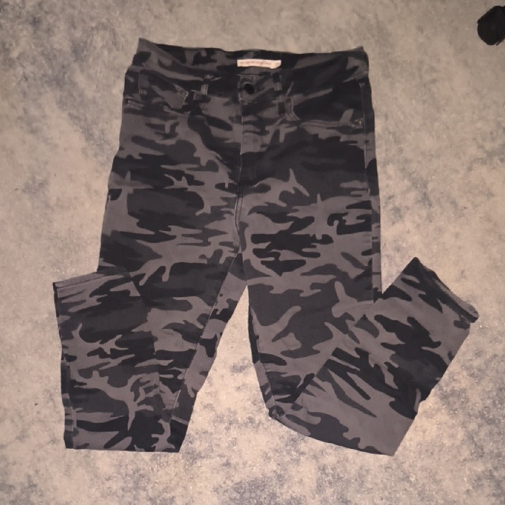 Signature by Levi Strauss | Women's High Rise Skinny Camo Jeans